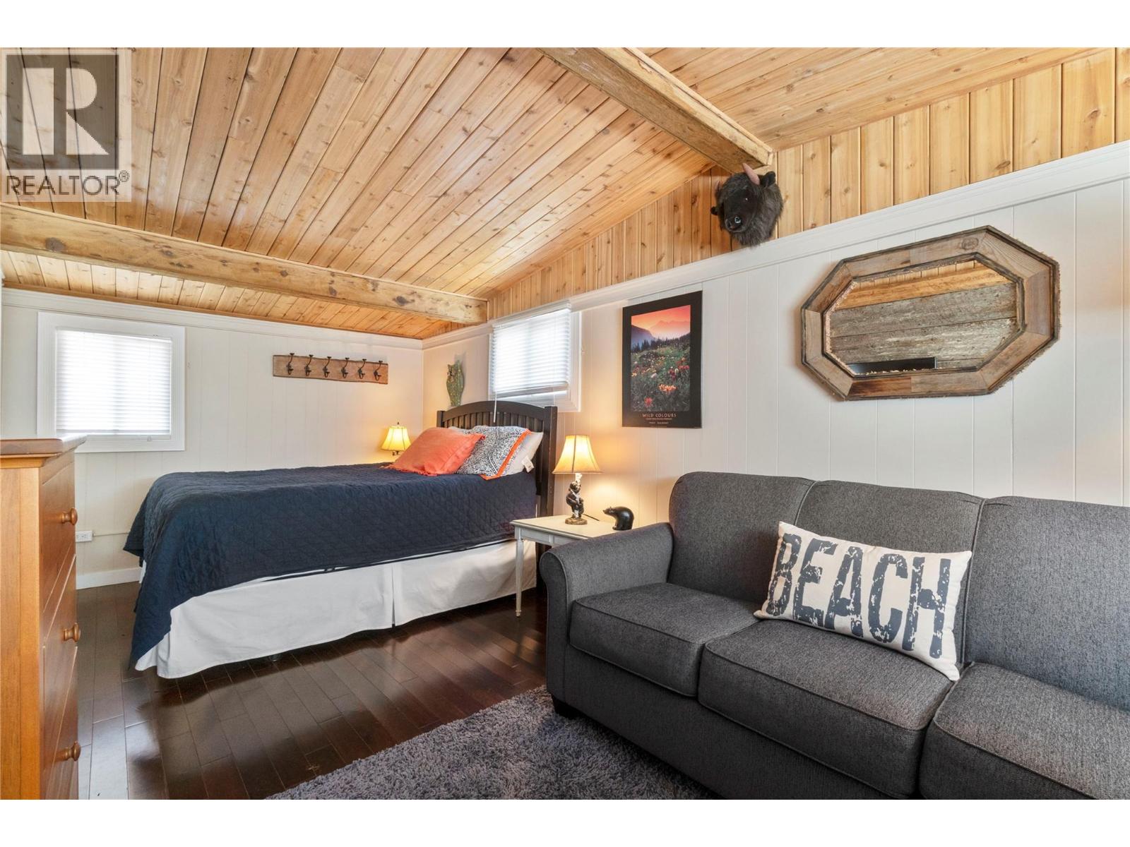 82 Montcalm Crescent, Sicamous