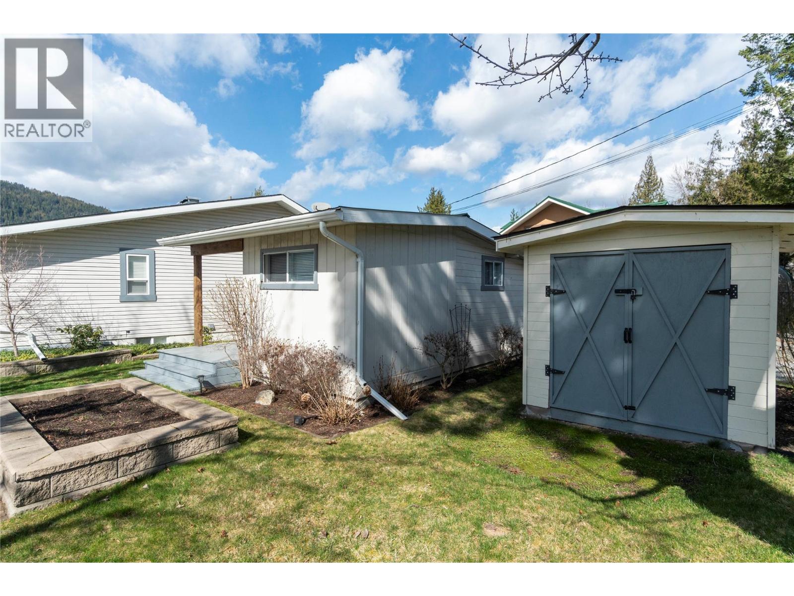  82 Montcalm Crescent, Sicamous