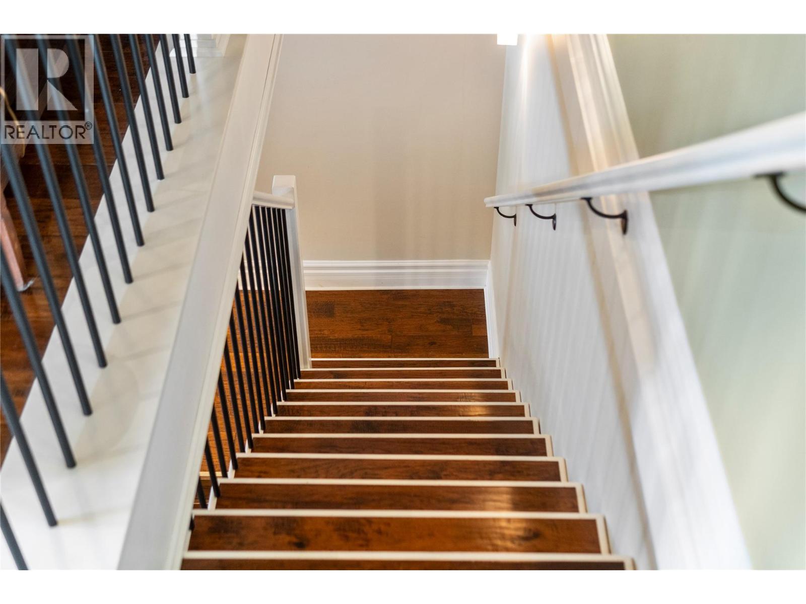  82 Montcalm Crescent, Sicamous