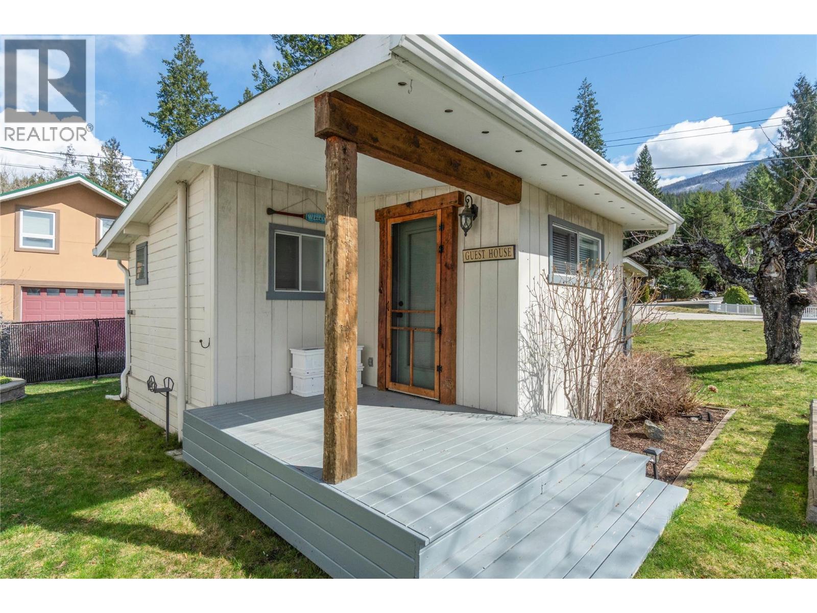  82 Montcalm Crescent, Sicamous