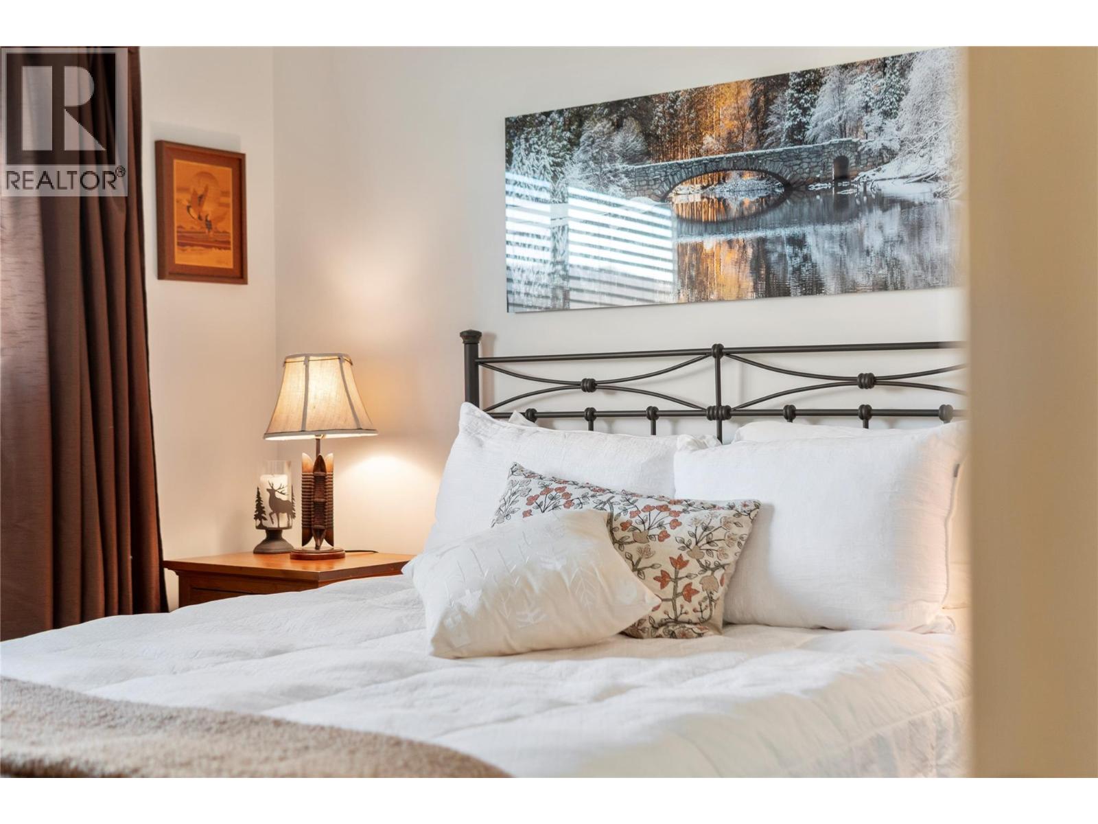  82 Montcalm Crescent, Sicamous