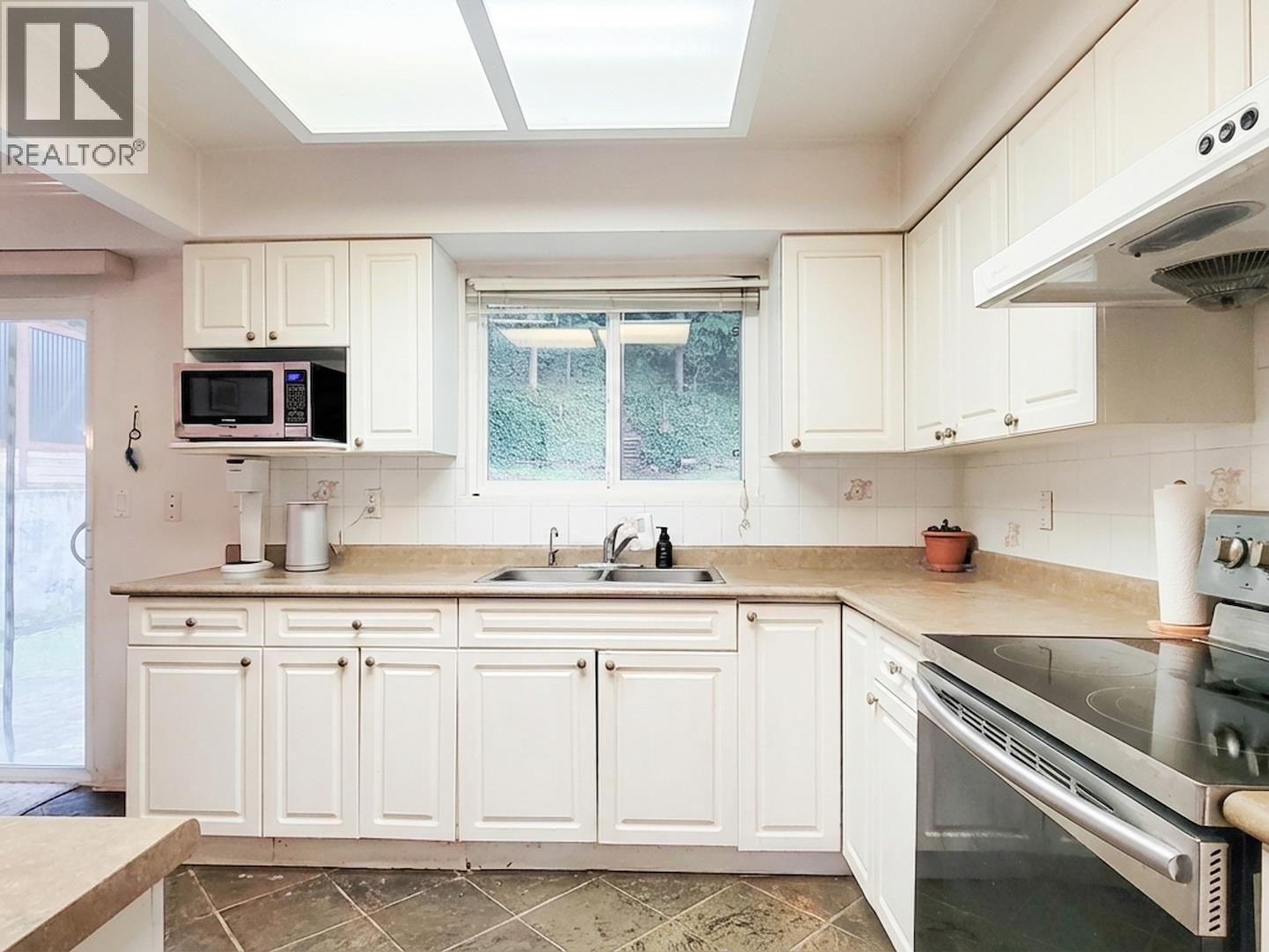 2519 PENSHURST COURT, Coquitlam