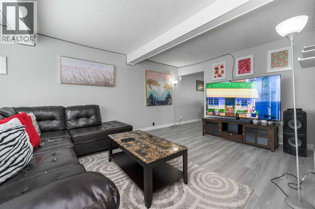 Single Family House for Sale in  Rundlelawn Way NE Rundle Calgary 