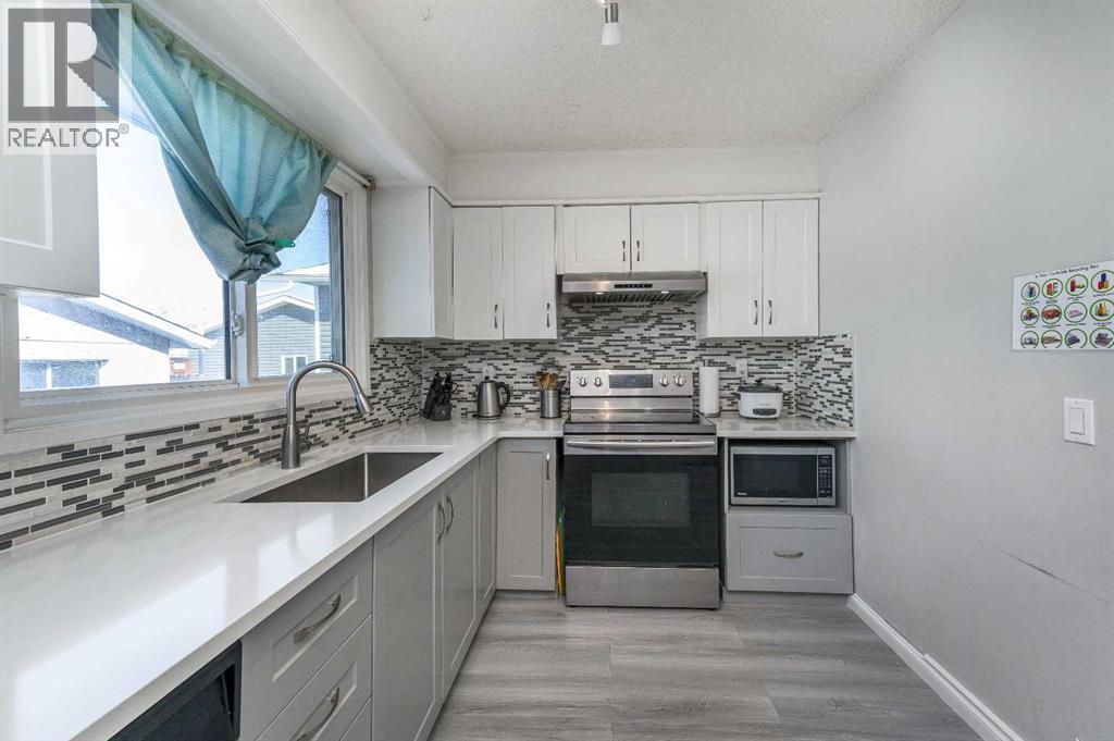 Single Family House for Sale in  Rundlelawn Way NE Rundle Calgary 