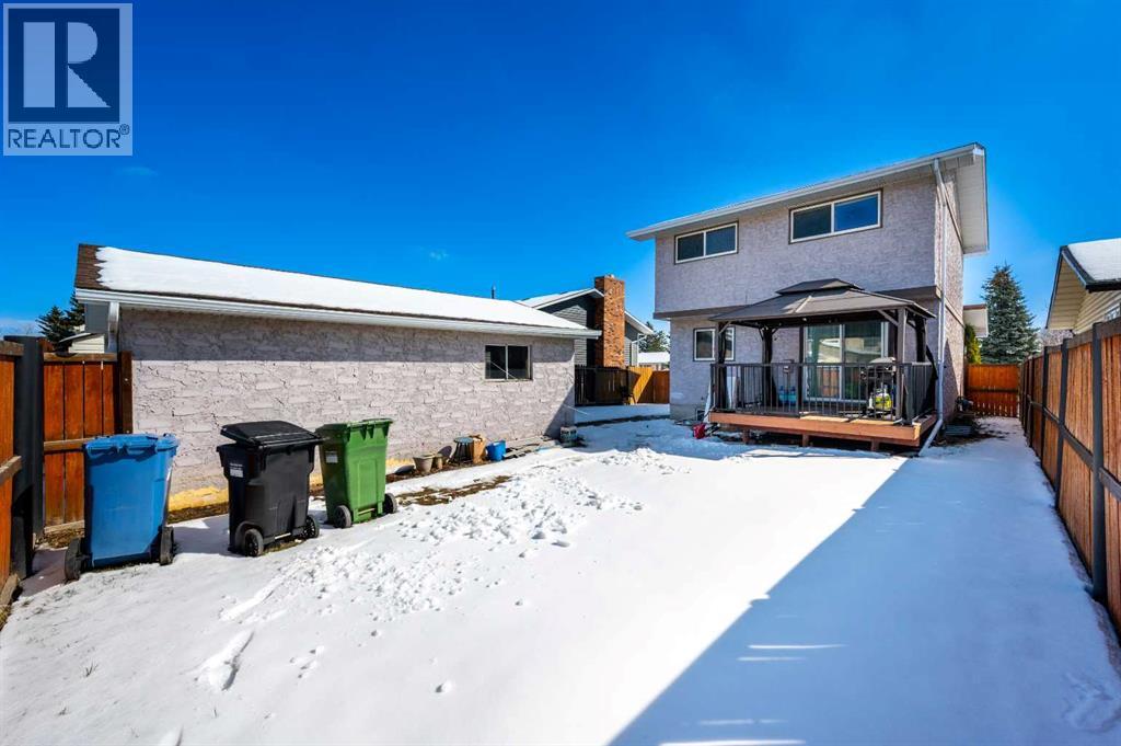 427 Rundlelawn Way NE, Calgary, Alberta