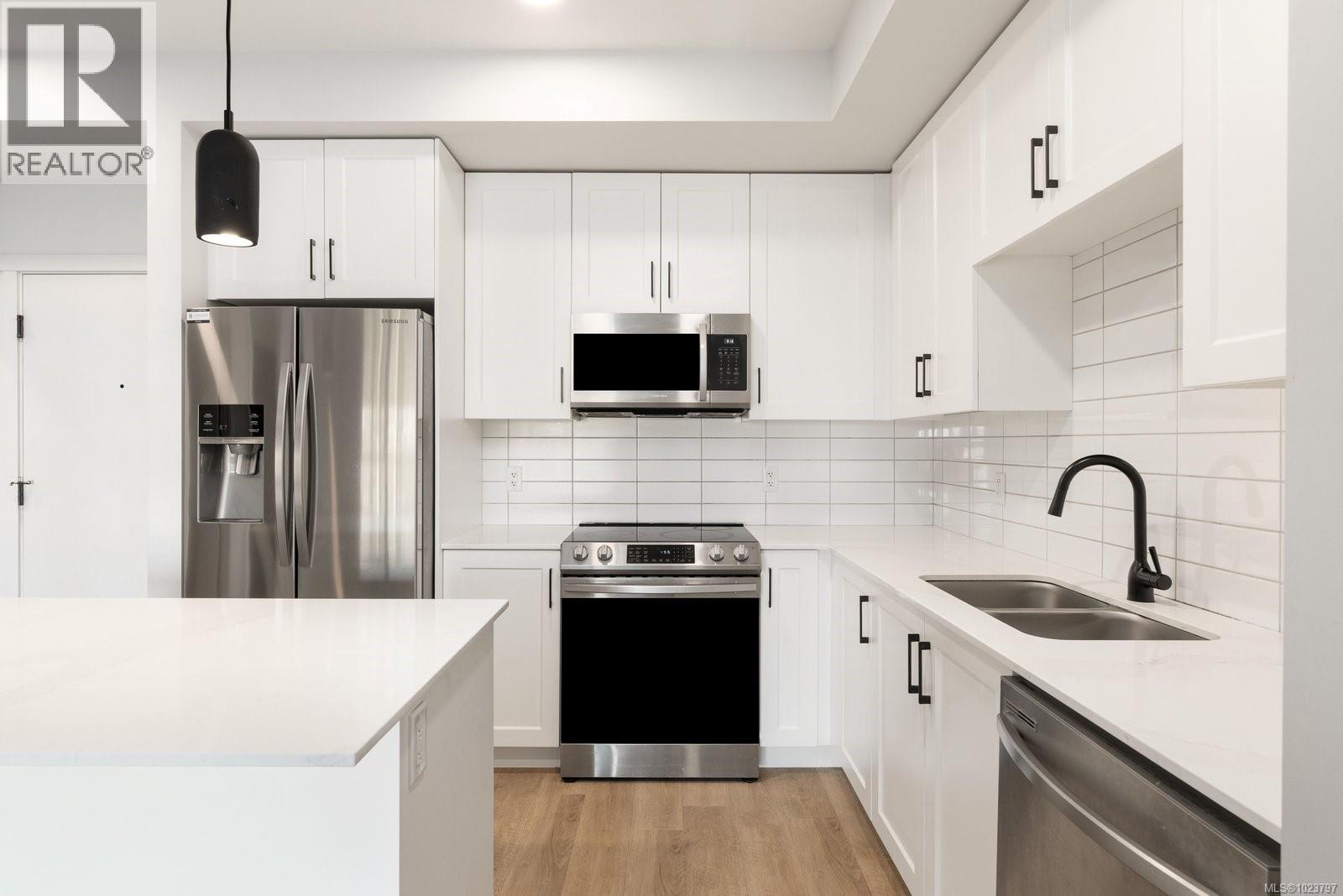 408 2469 Gateway Road, Langford