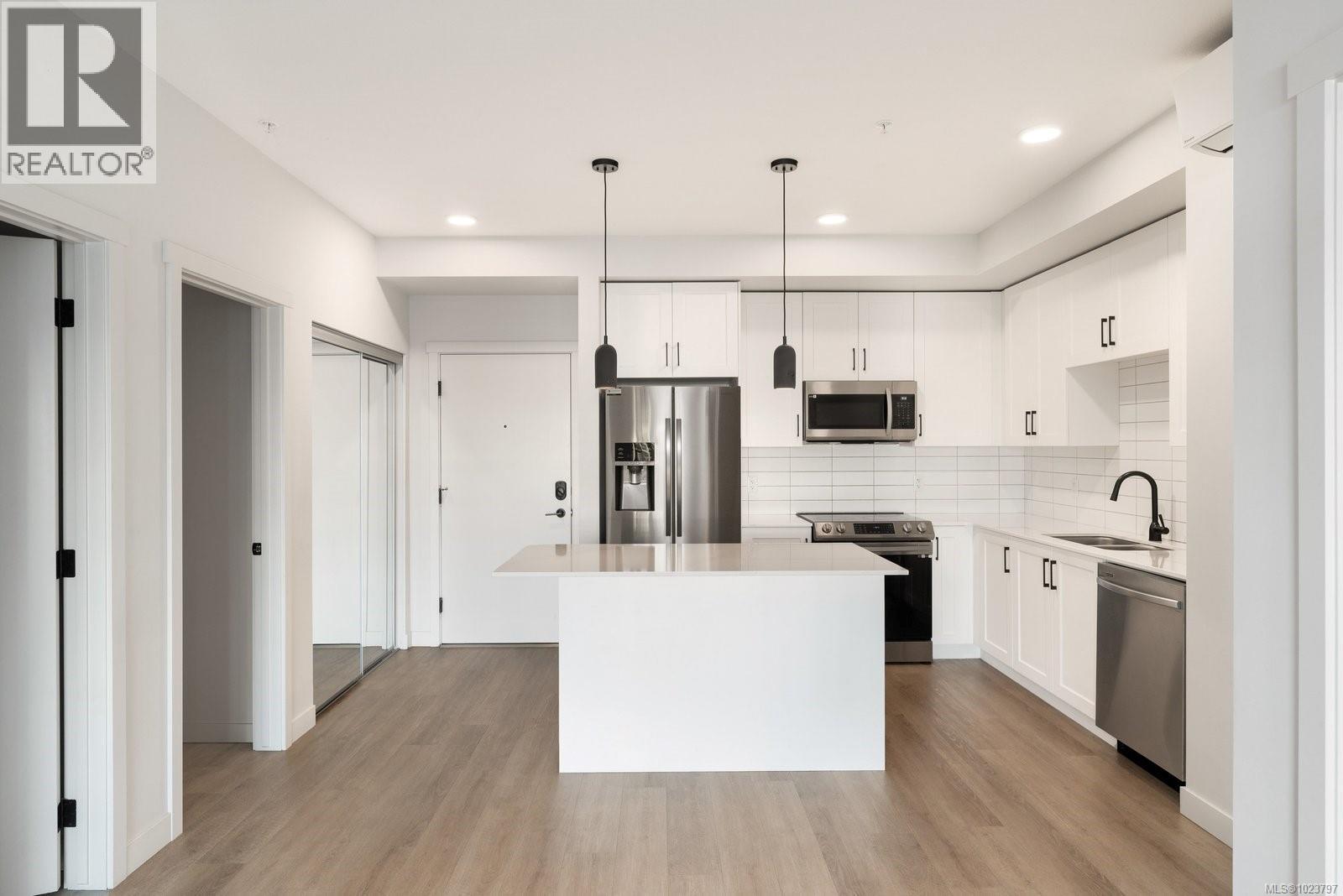 408 2469 Gateway Road, Langford