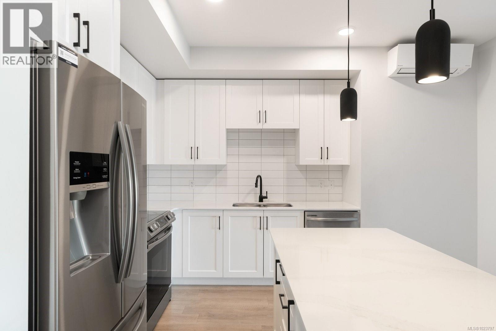 408 2469 Gateway Road, Langford