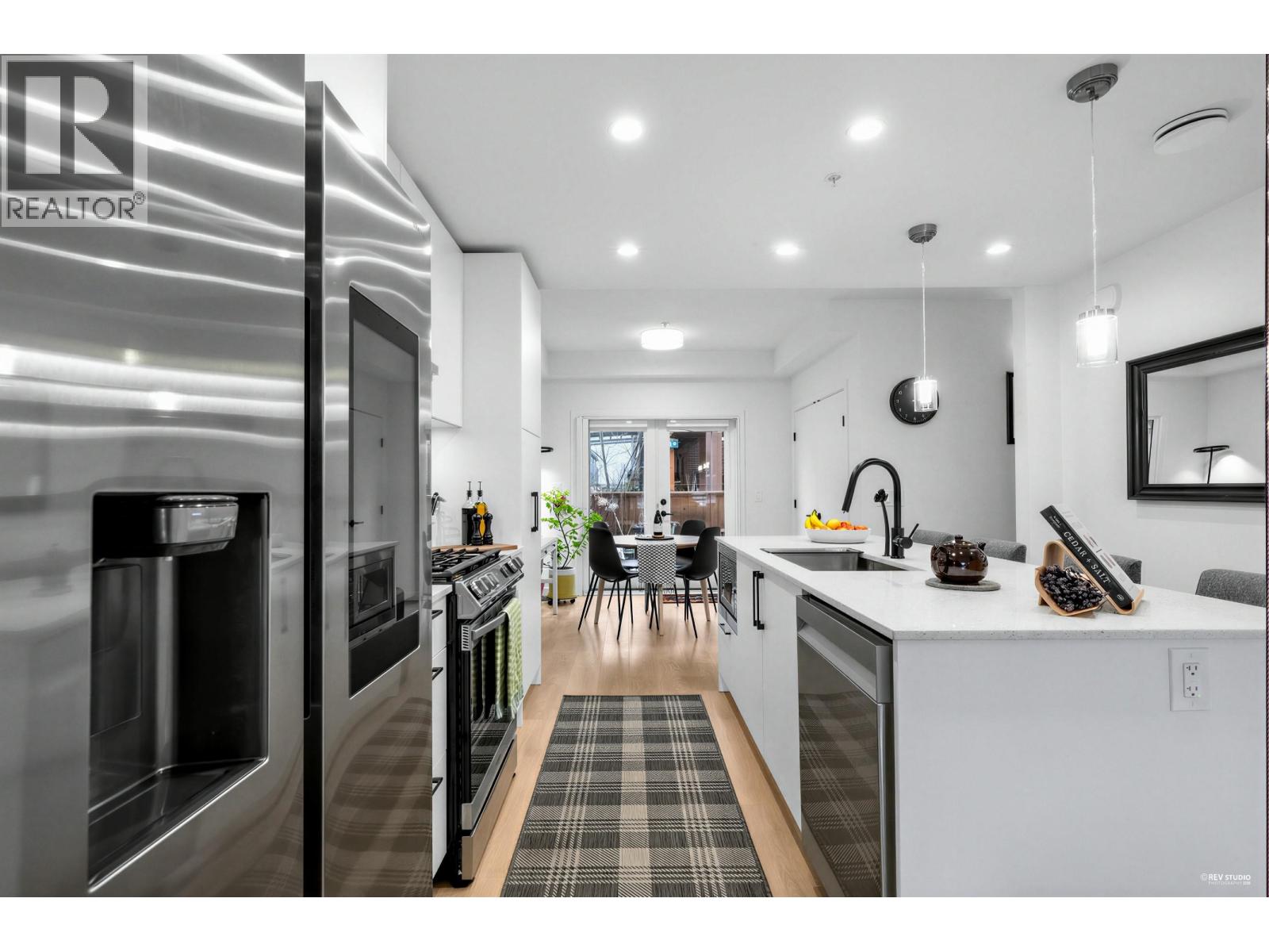 162 565 E 2ND STREET, North Vancouver