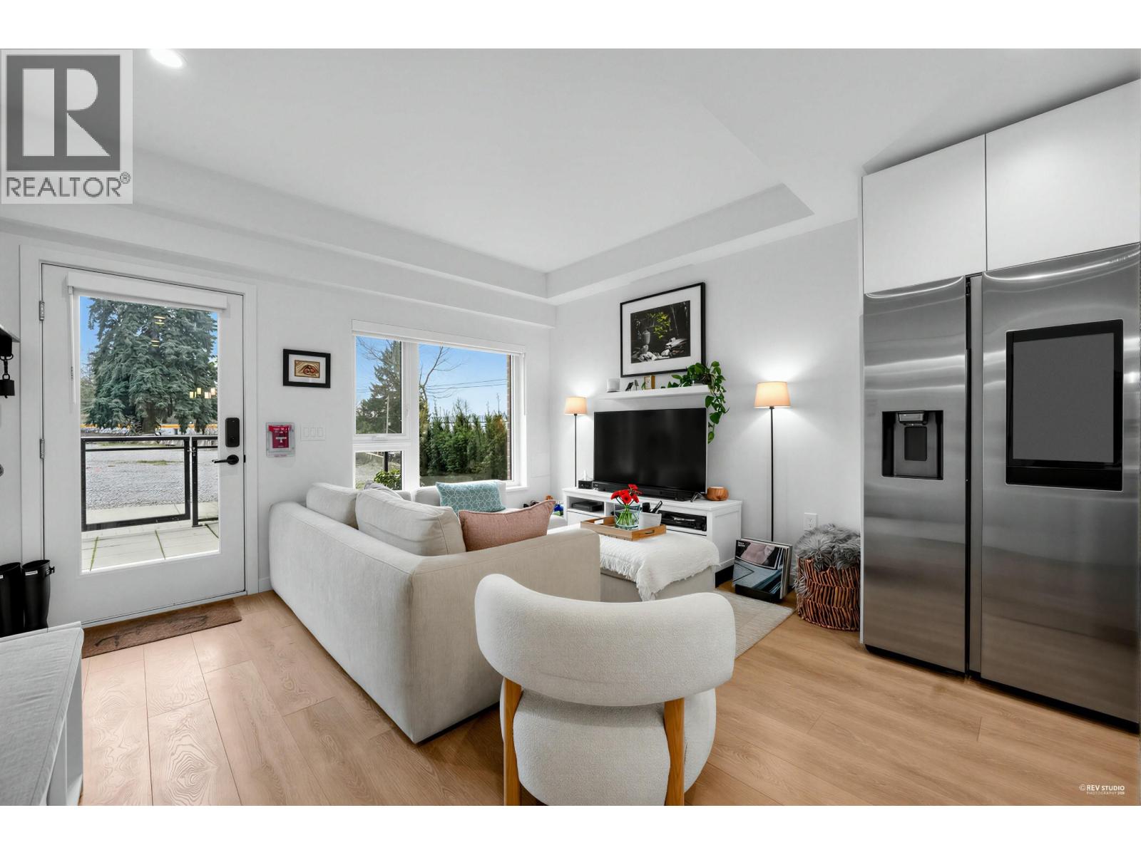 162 565 E 2ND STREET, North Vancouver