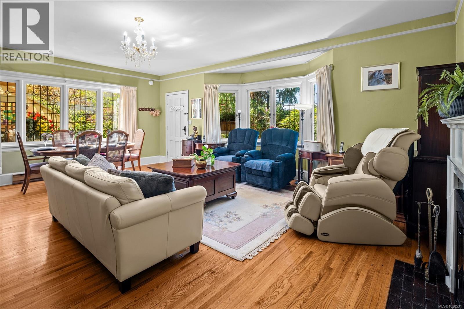 1043/1045 Belmont Ave - 12