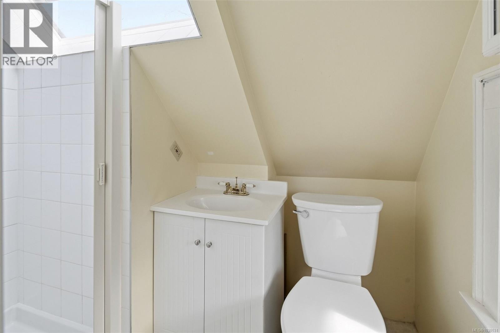 1043/1045 Belmont Ave, Victoria