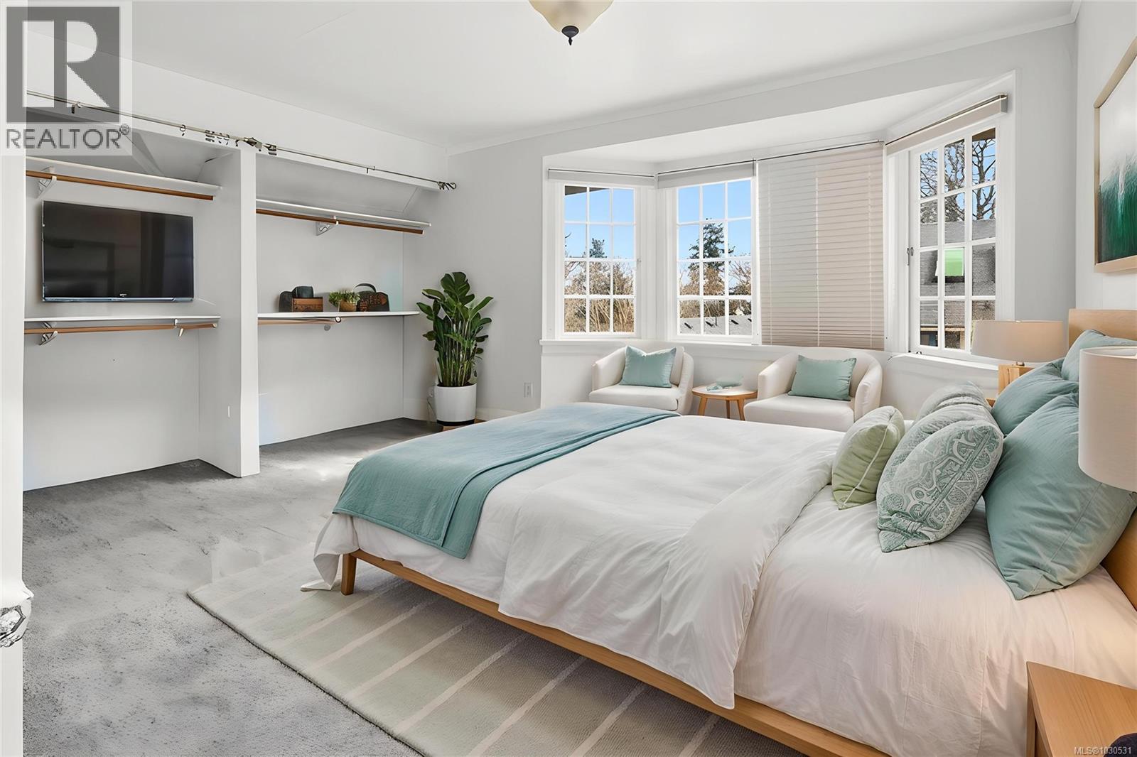 1043/1045 Belmont Ave, Victoria