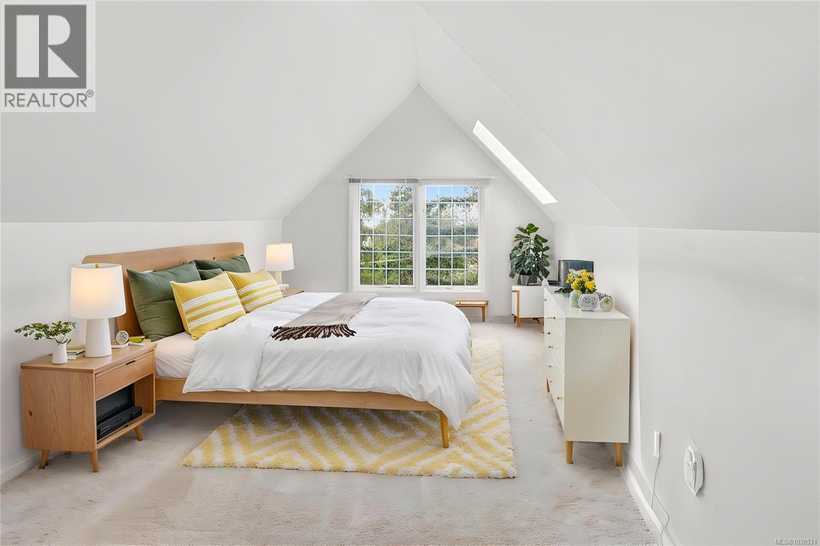 1043/1045 Belmont Ave, Victoria