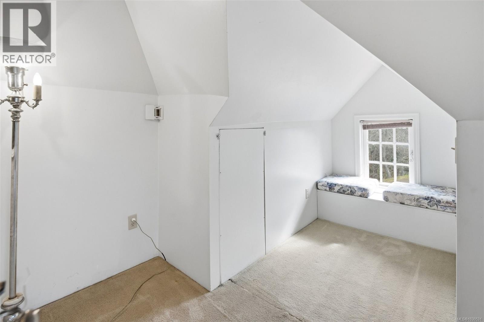 1043/1045 Belmont Ave, Victoria