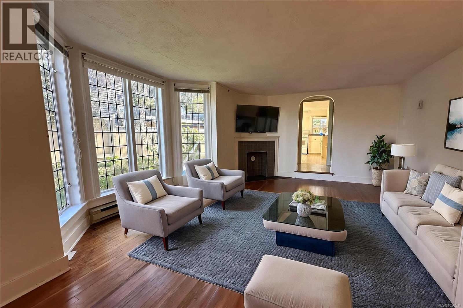 1043/1045 Belmont Ave, Victoria