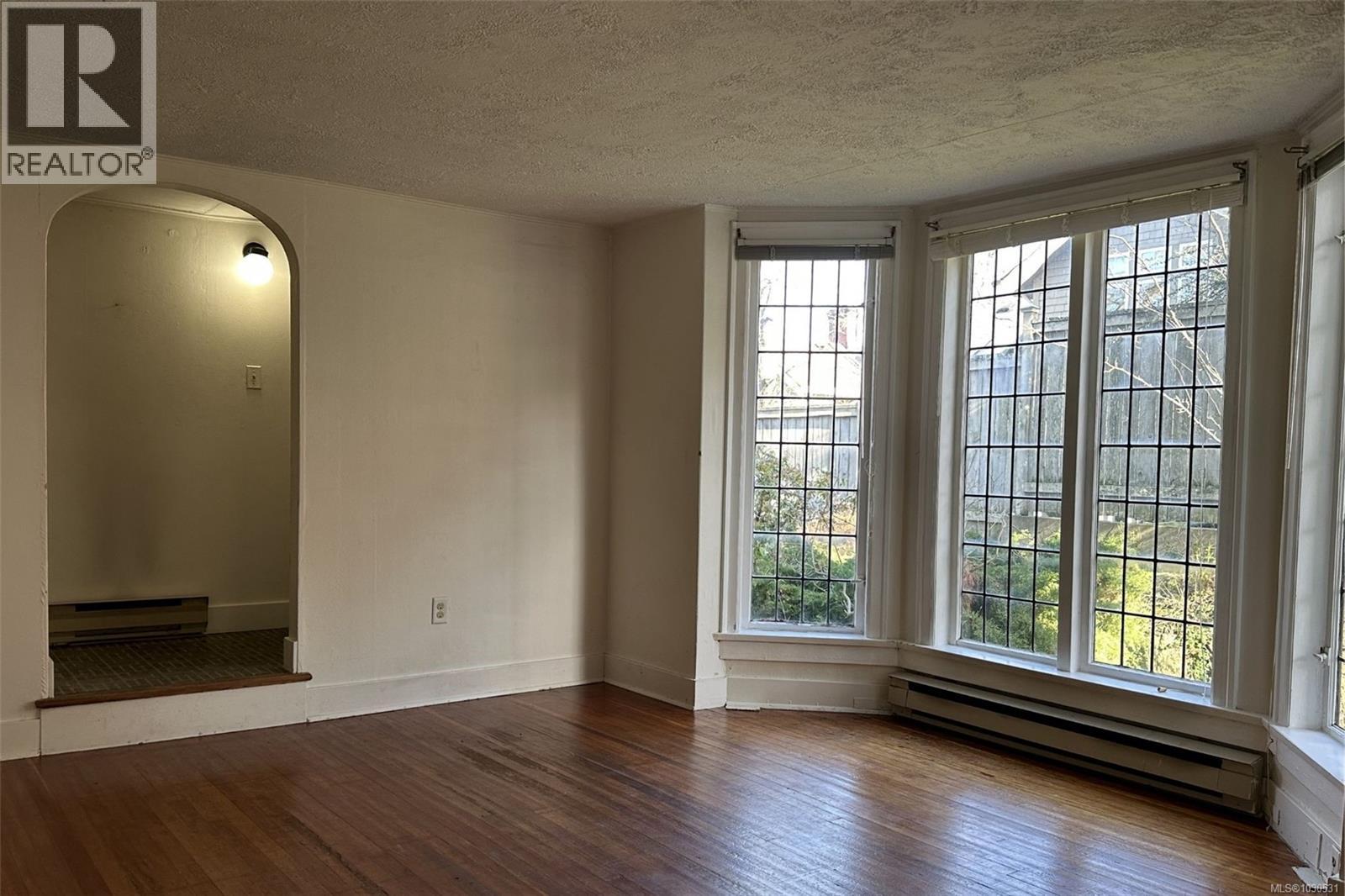 1043/1045 Belmont Ave, Victoria