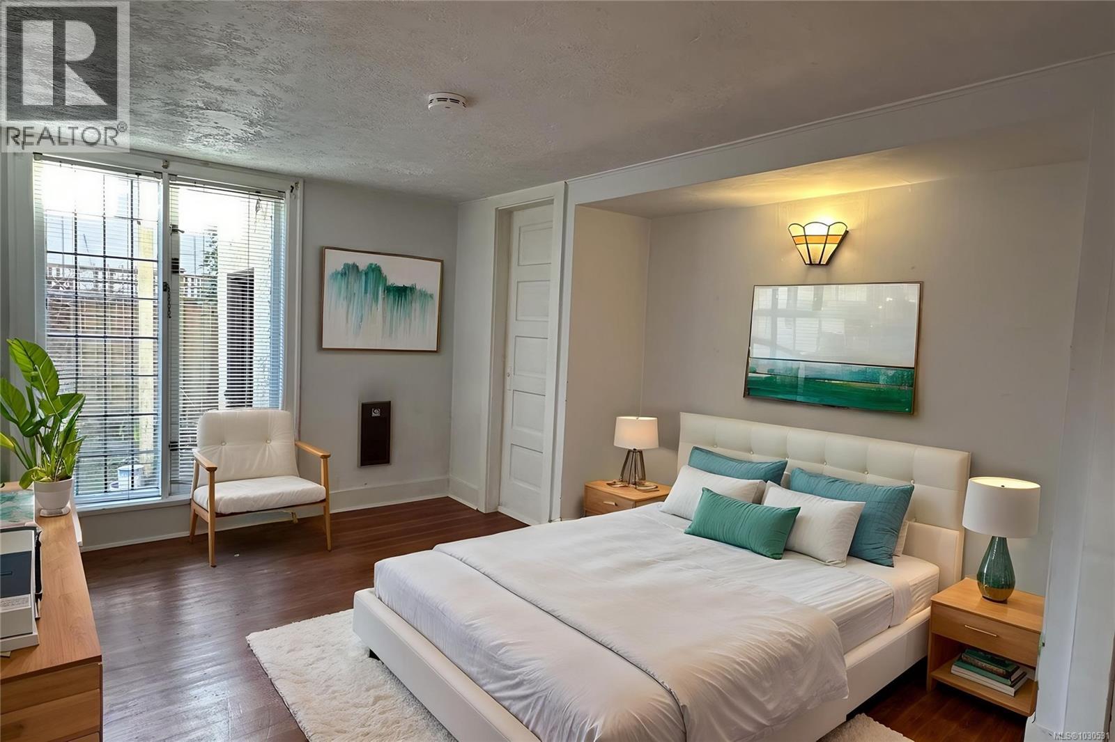 1043/1045 Belmont Ave, Victoria