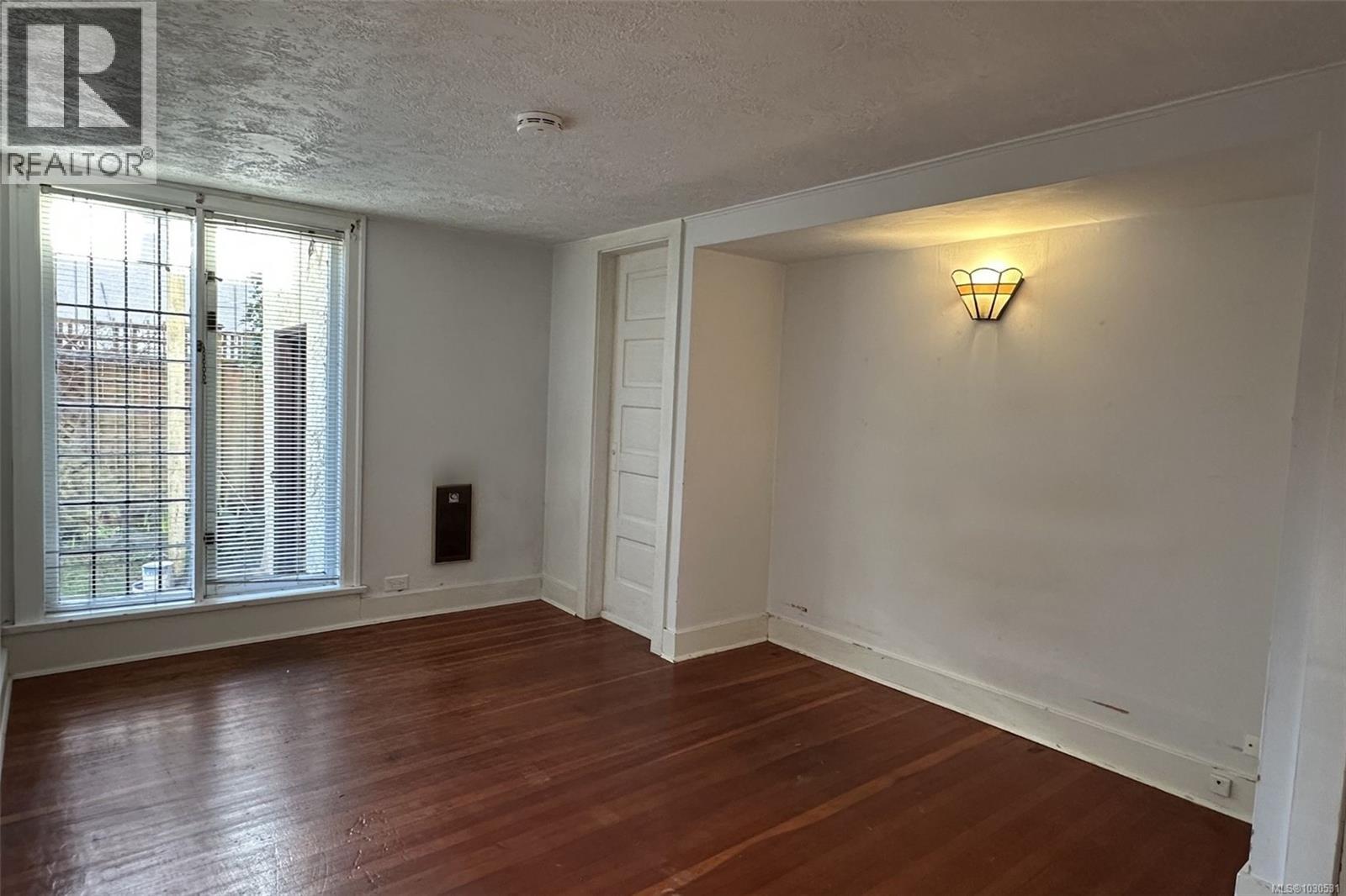 1043/1045 Belmont Ave, Victoria