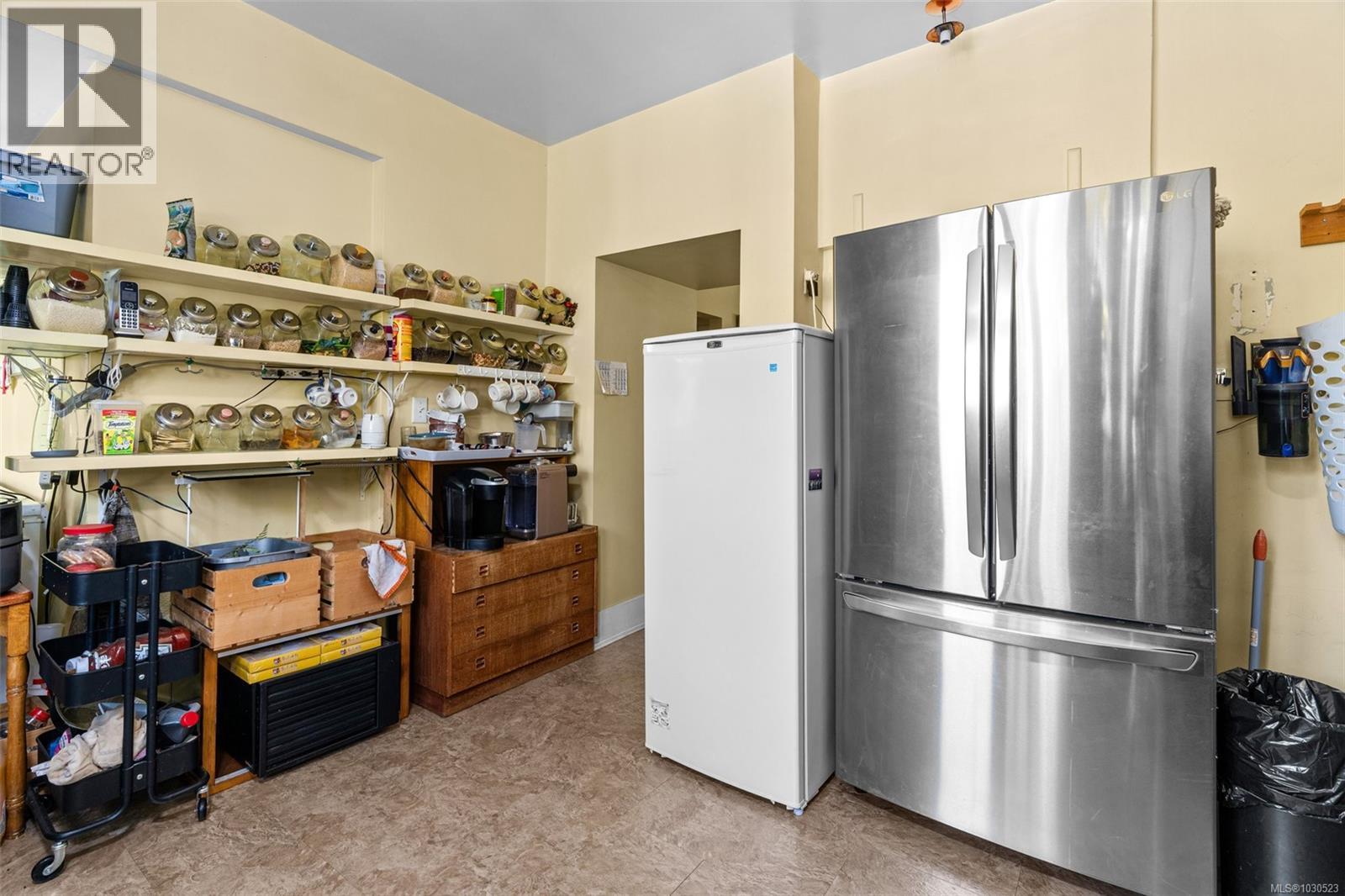 1043/1045 Belmont Ave, Victoria