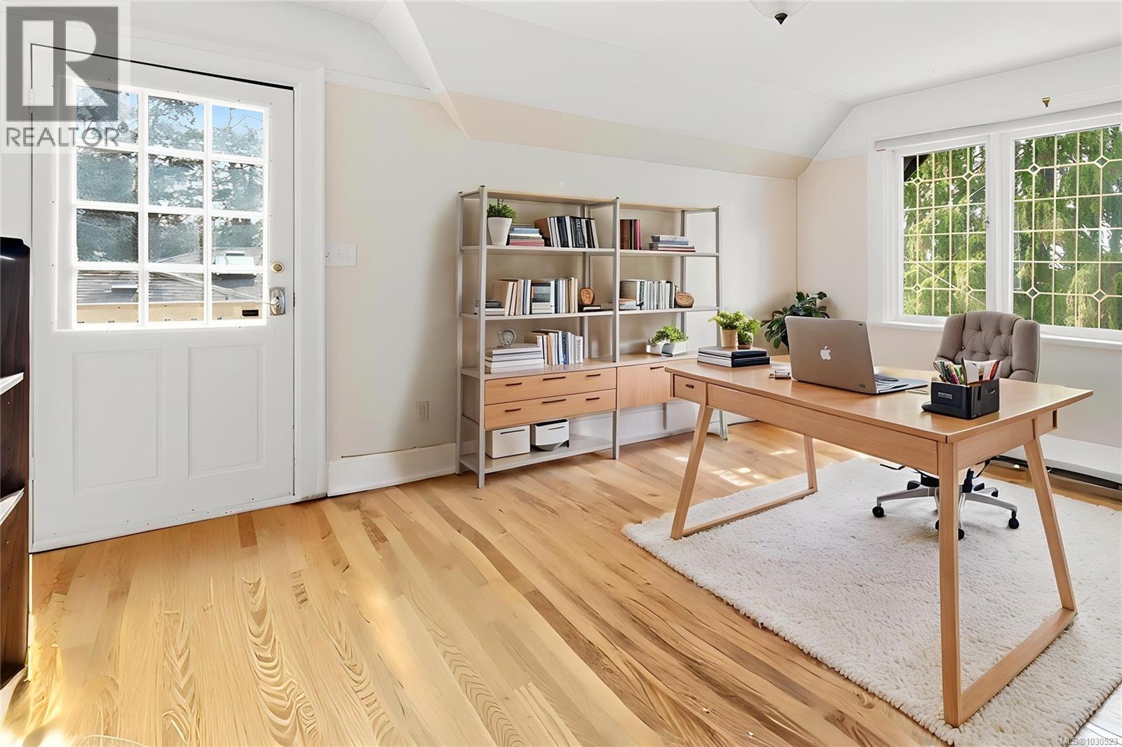 1043/1045 Belmont Ave, Victoria