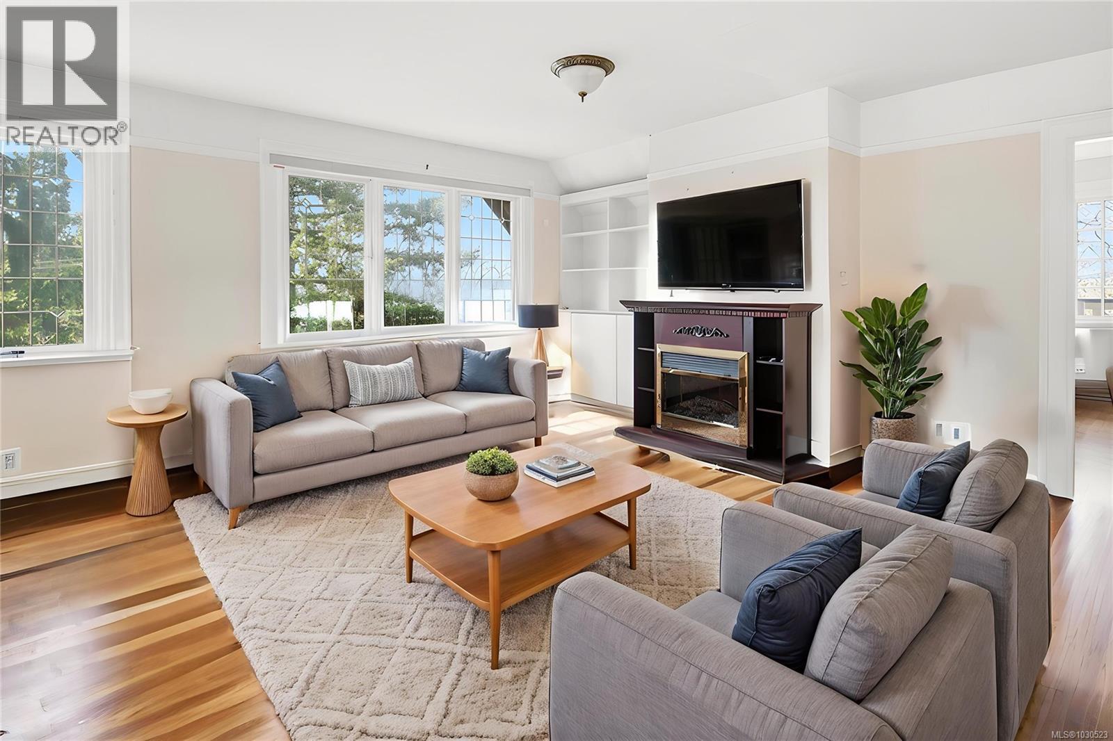 1043/1045 Belmont Ave, Victoria