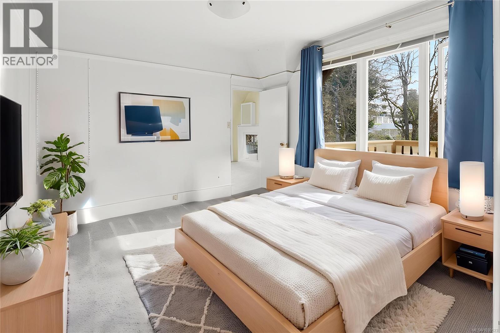 1043/1045 Belmont Ave, Victoria