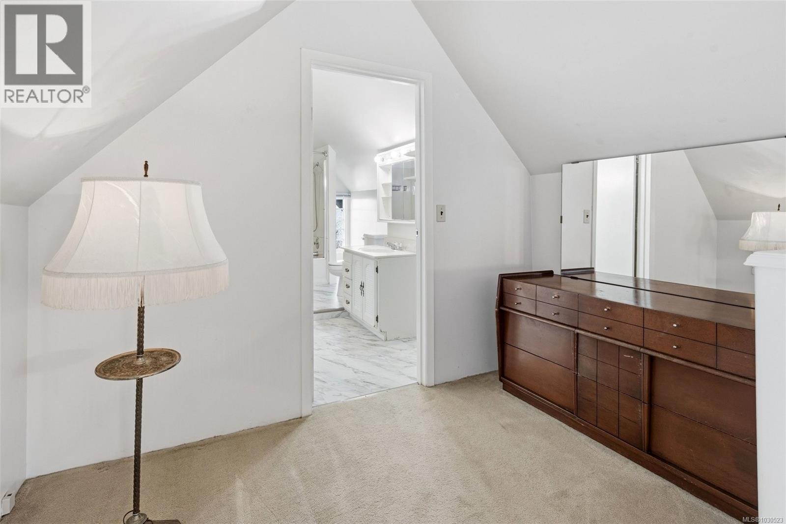 1043/1045 Belmont Ave, Victoria