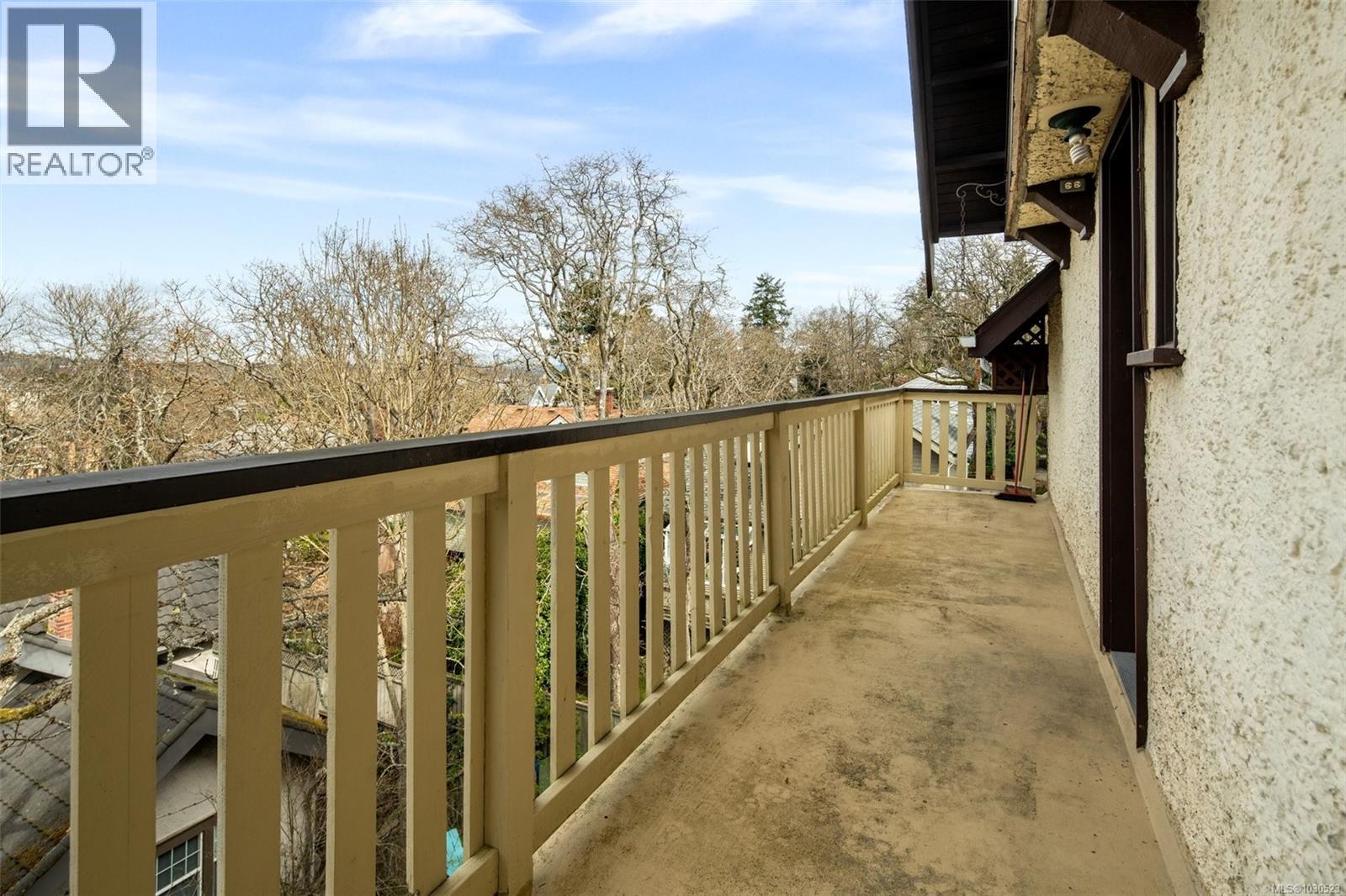 1043/1045 Belmont Ave, Victoria