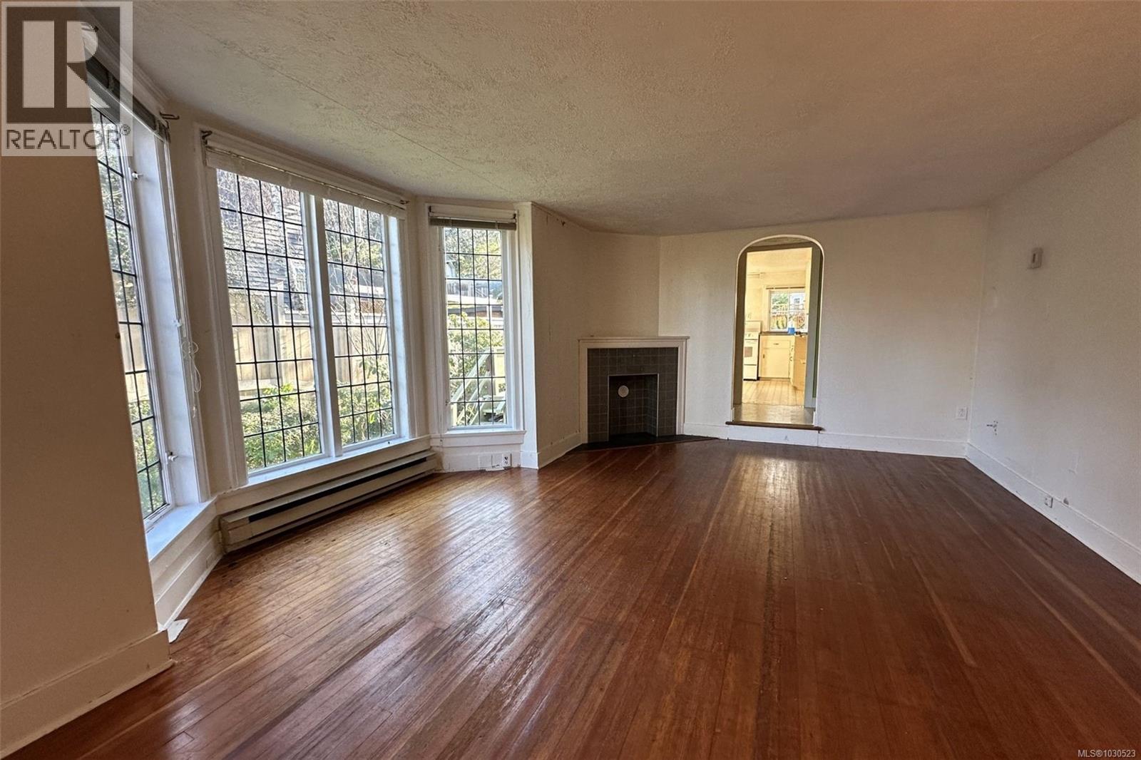 1043/1045 Belmont Ave, Victoria