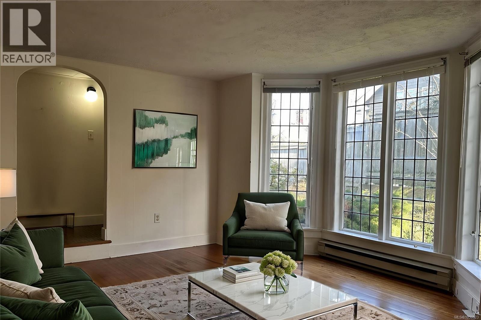 1043/1045 Belmont Ave, Victoria