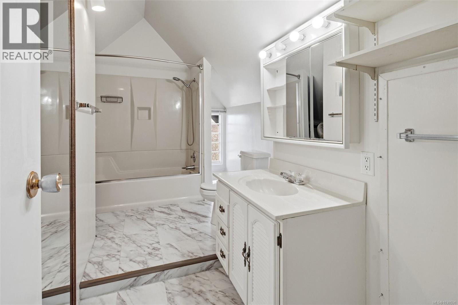 1043/1045 Belmont Ave, Victoria