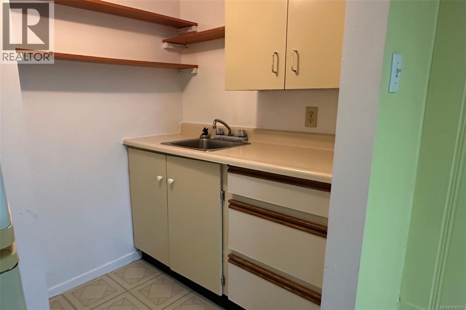 1043/1045 Belmont Ave, Victoria