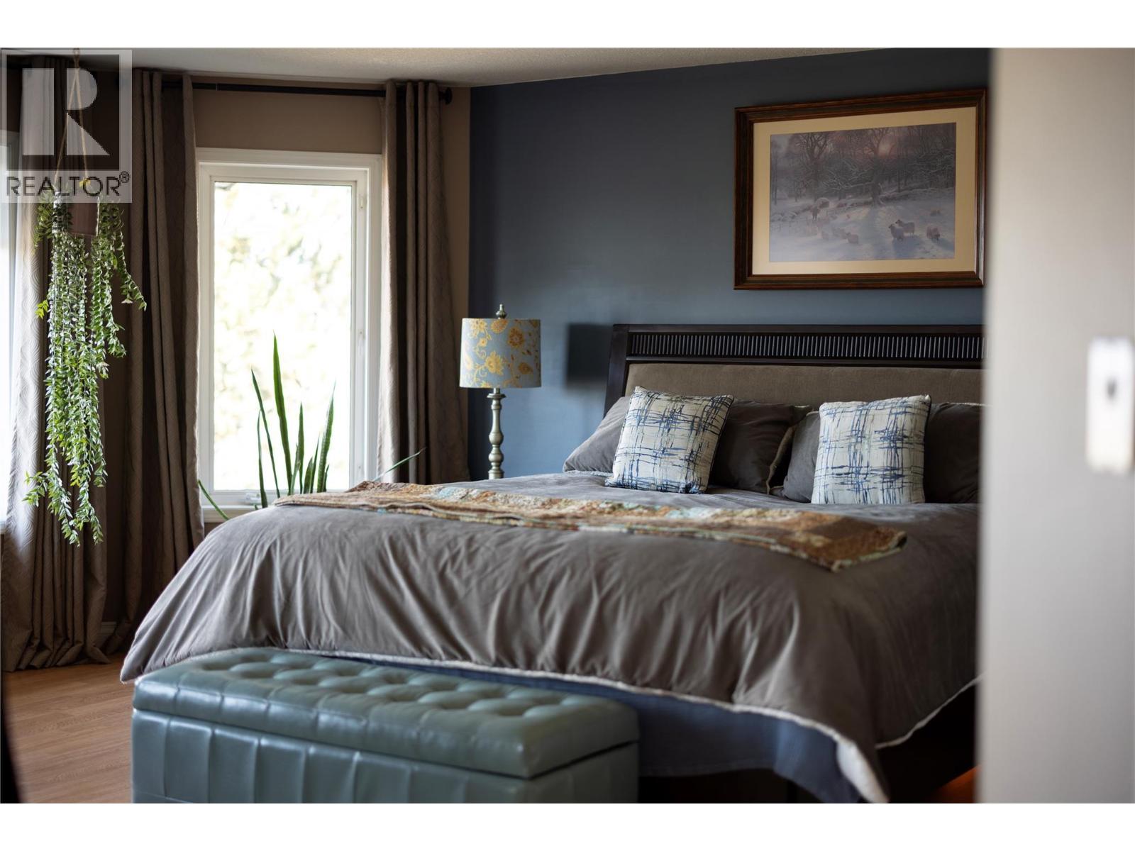 815 GALIANO ROAD - 11