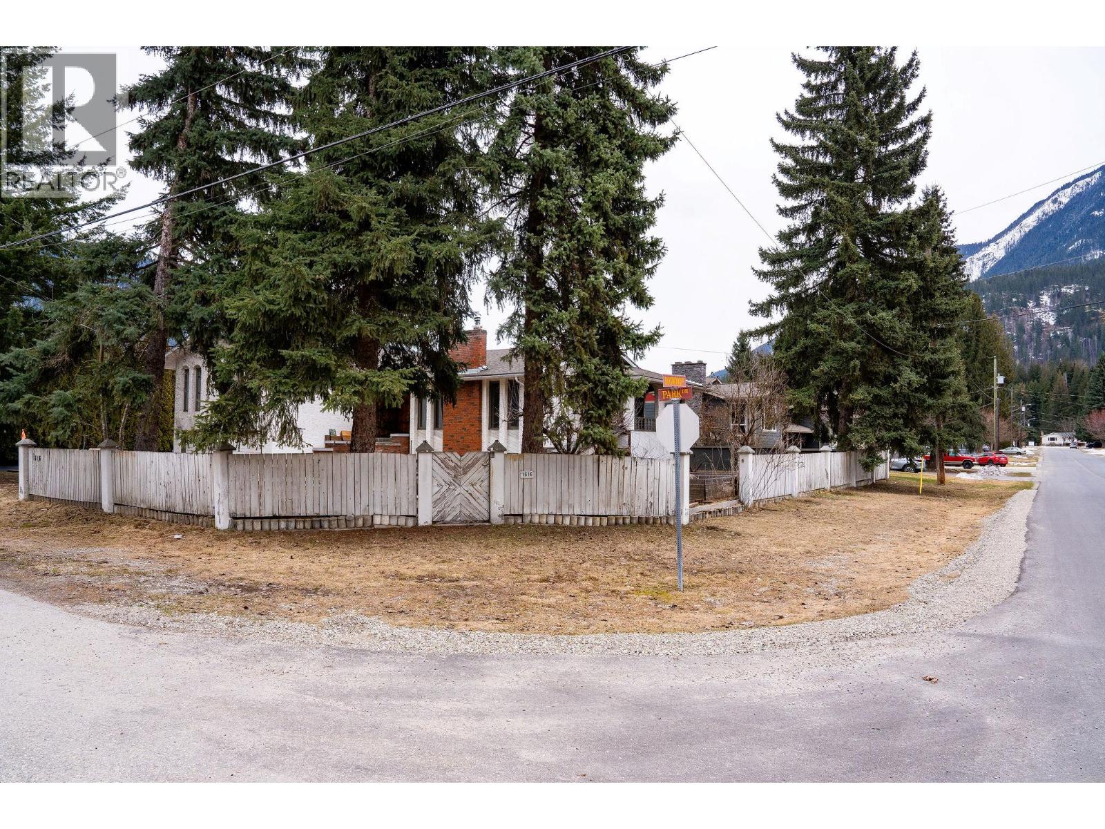 1616 Dogwood Drive, Revelstoke