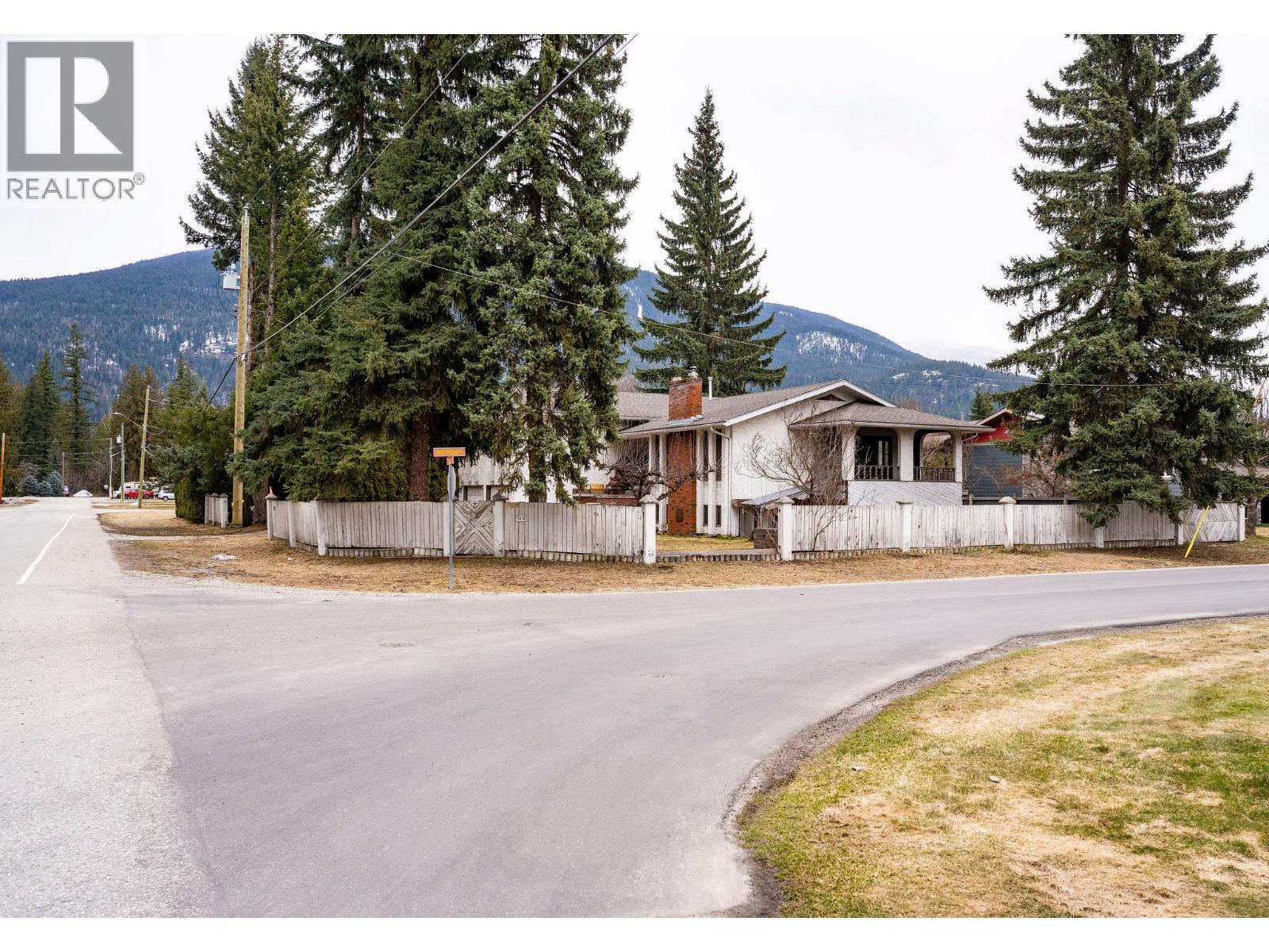 1616 Dogwood Drive, Revelstoke