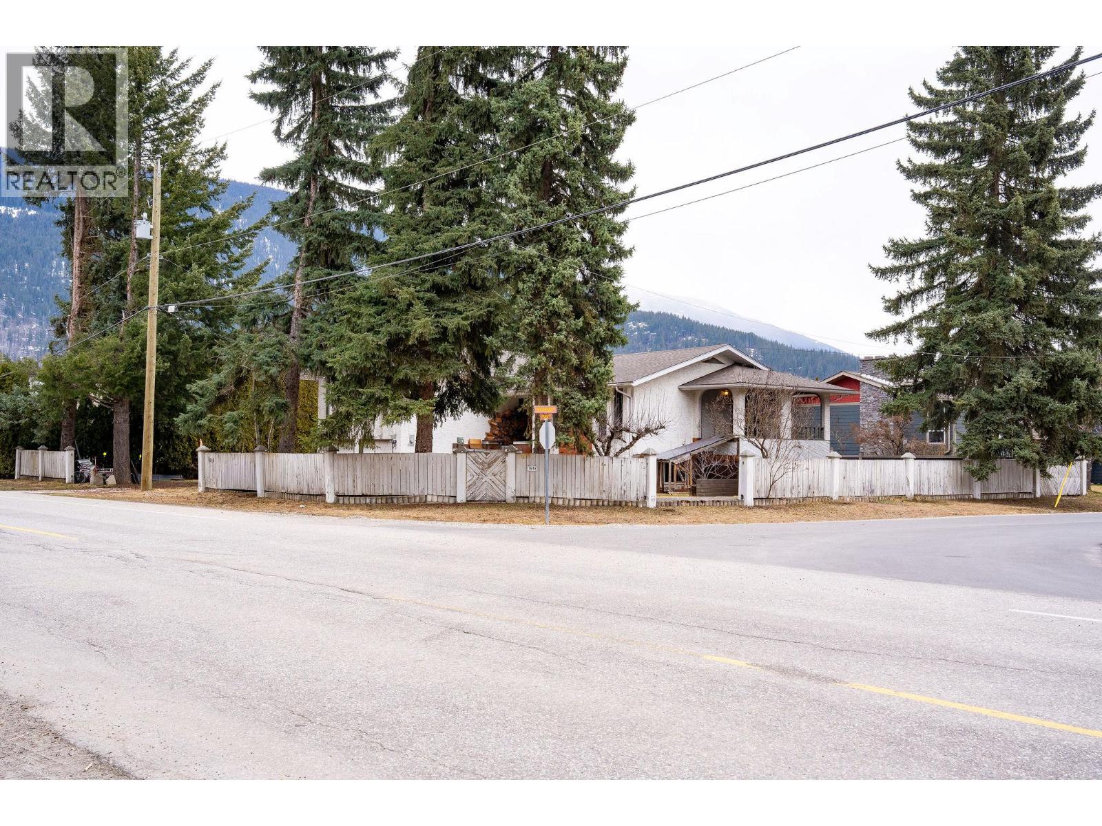 1616 Dogwood Drive, Revelstoke