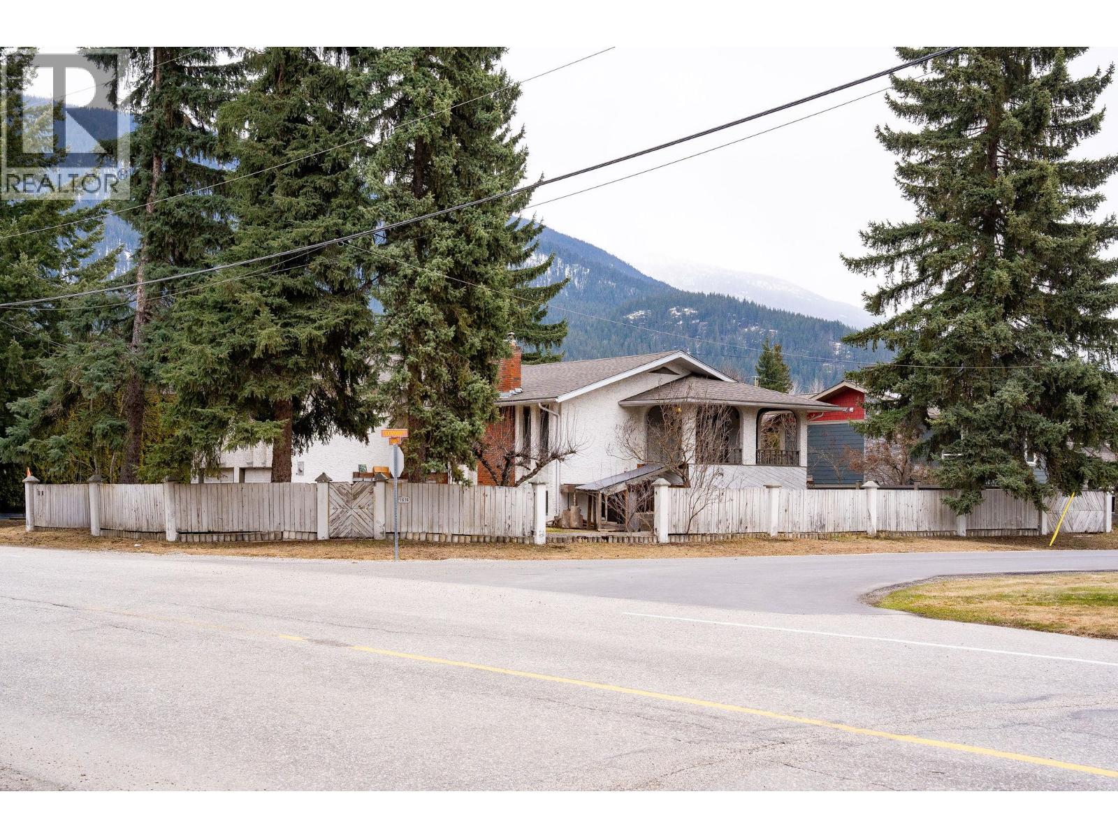 1616 Dogwood Drive, Revelstoke