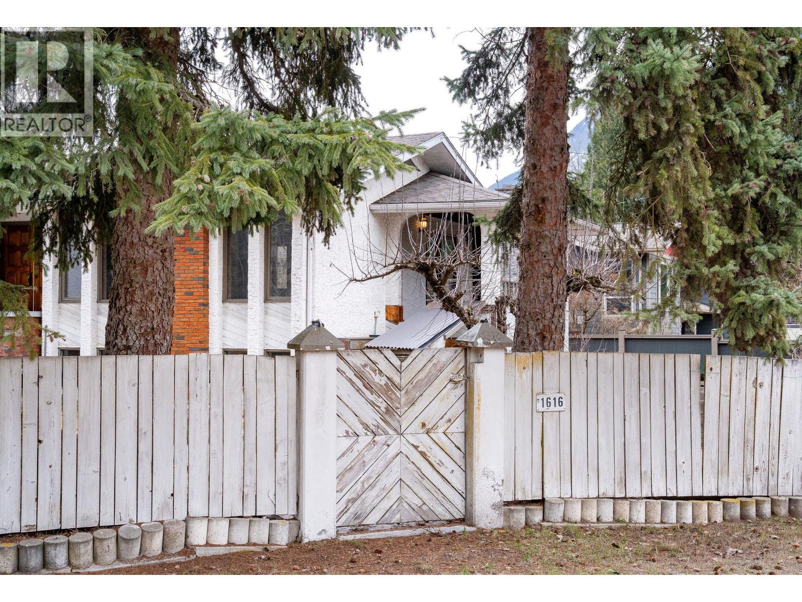 1616 Dogwood Drive, Revelstoke
