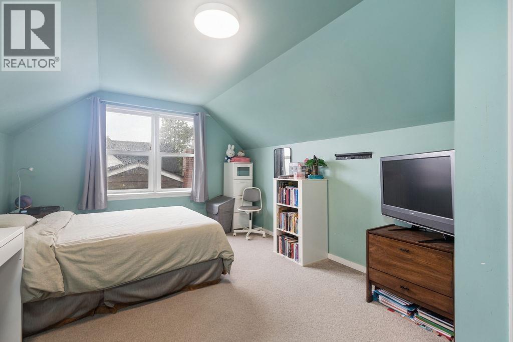 1810 TENTH AVENUE, New Westminster