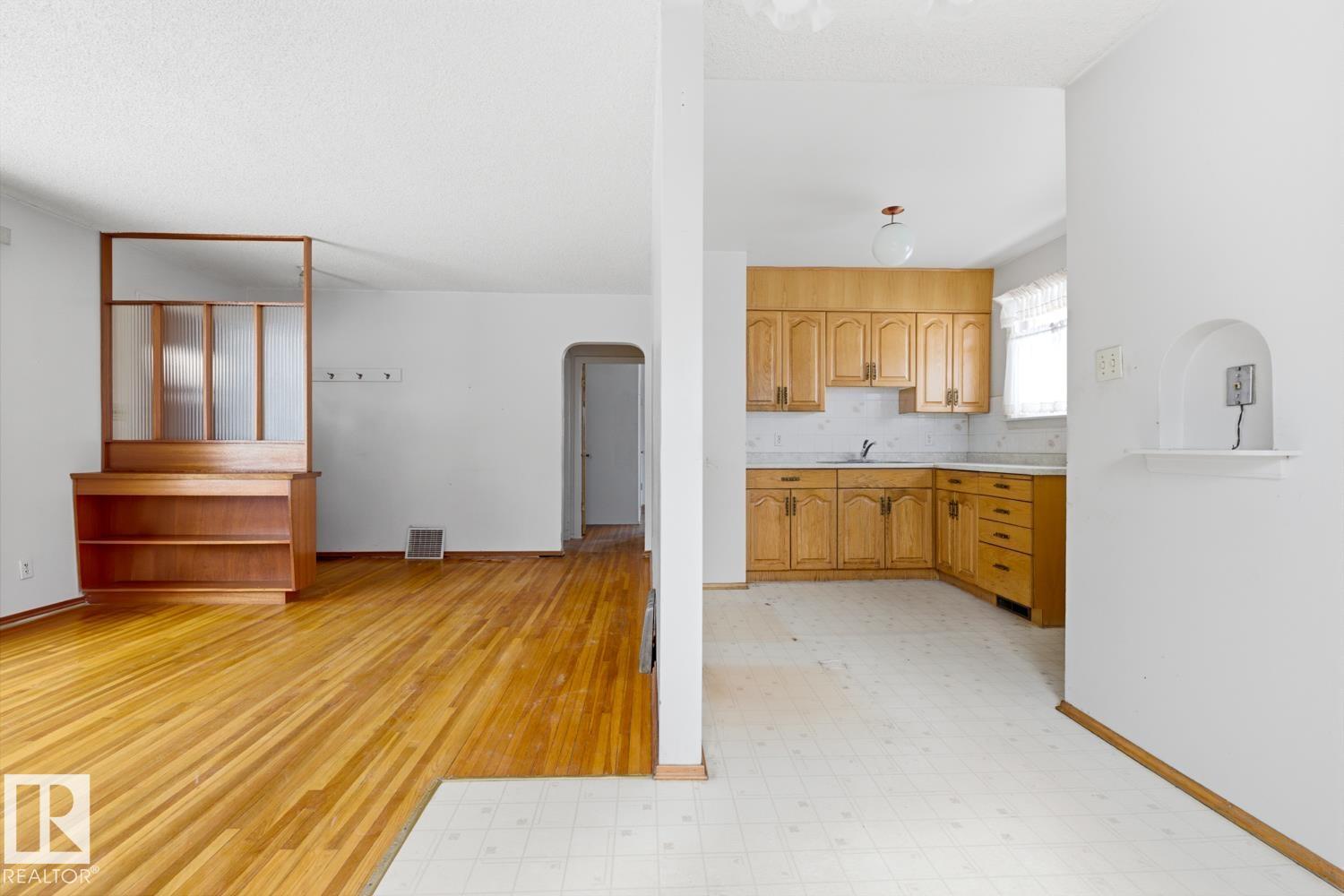 9039 90 ST NW, Edmonton