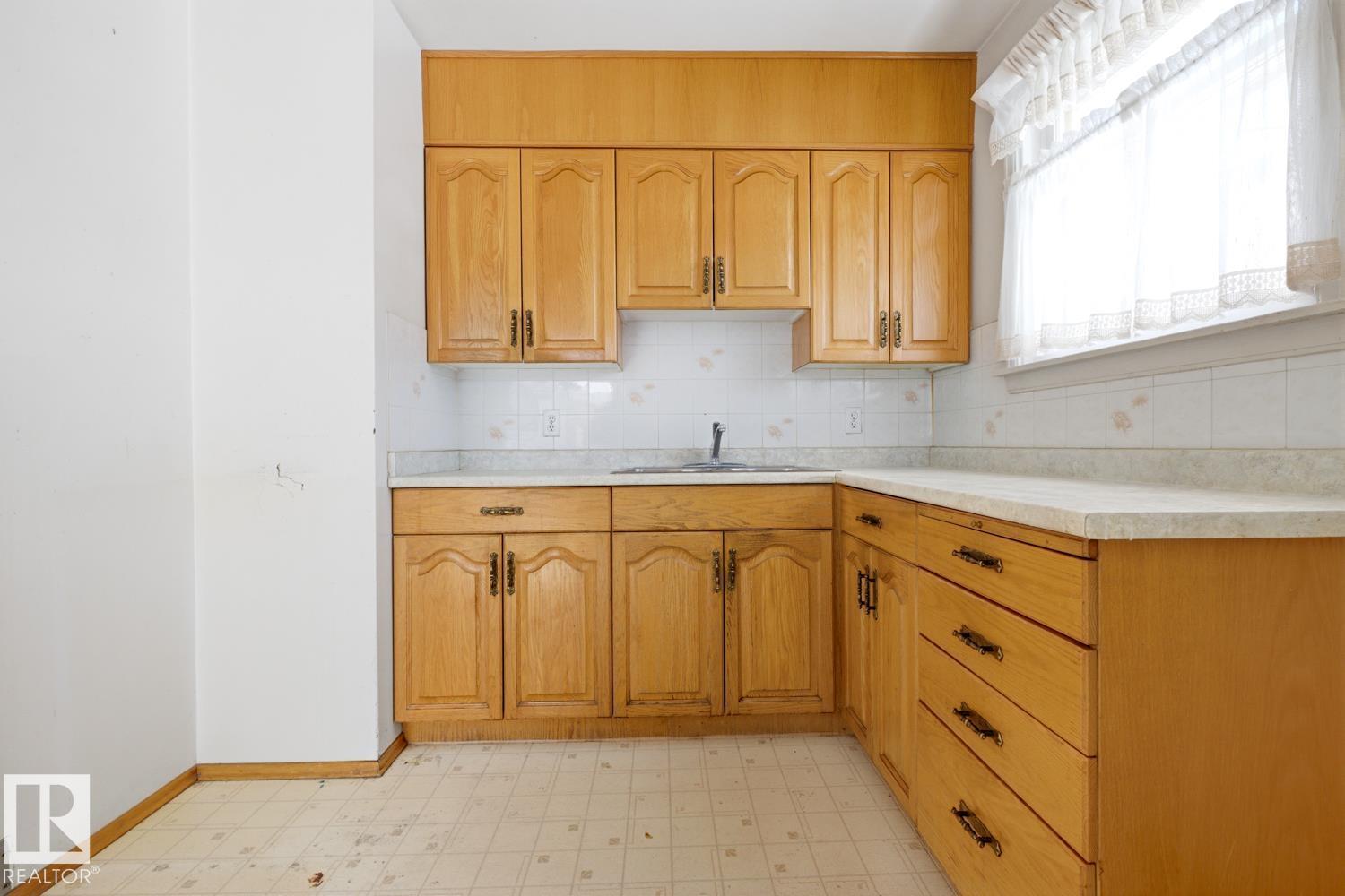 9039 90 ST NW, Edmonton