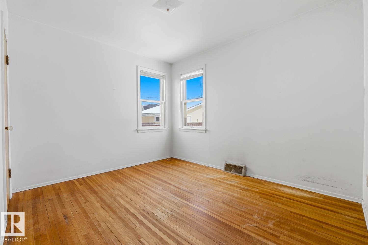 9039 90 ST NW, Edmonton