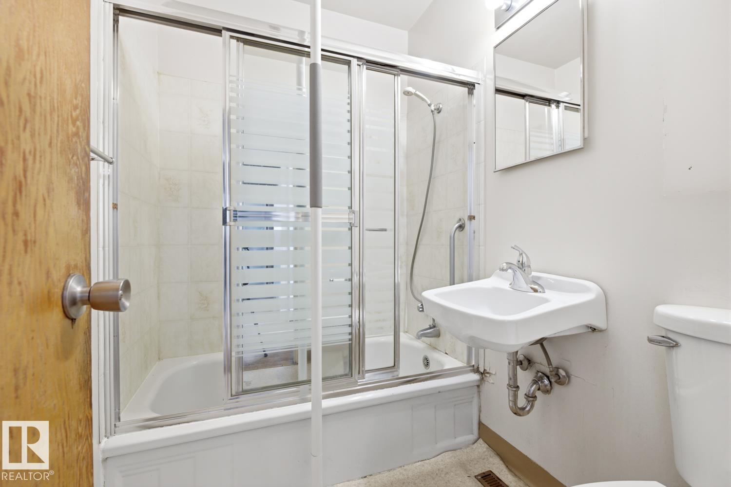 9039 90 ST NW, Edmonton