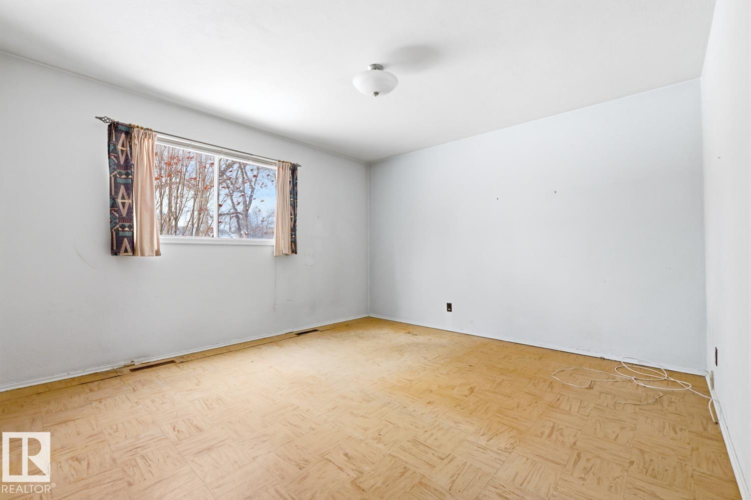 9039 90 ST NW, Edmonton