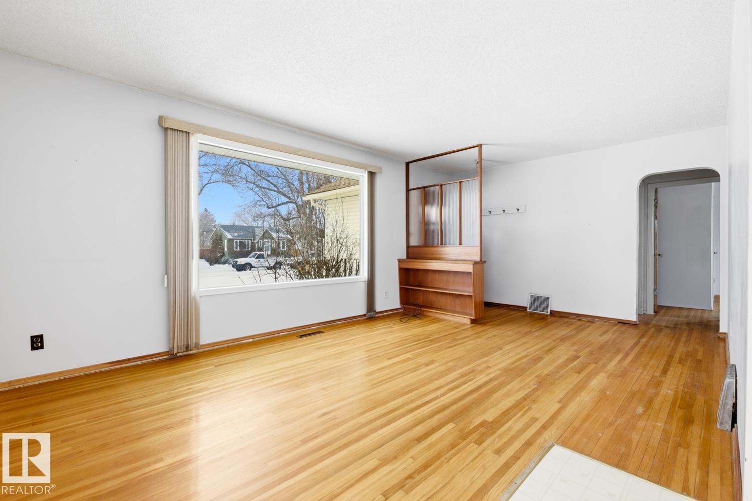 9039 90 ST NW, Edmonton