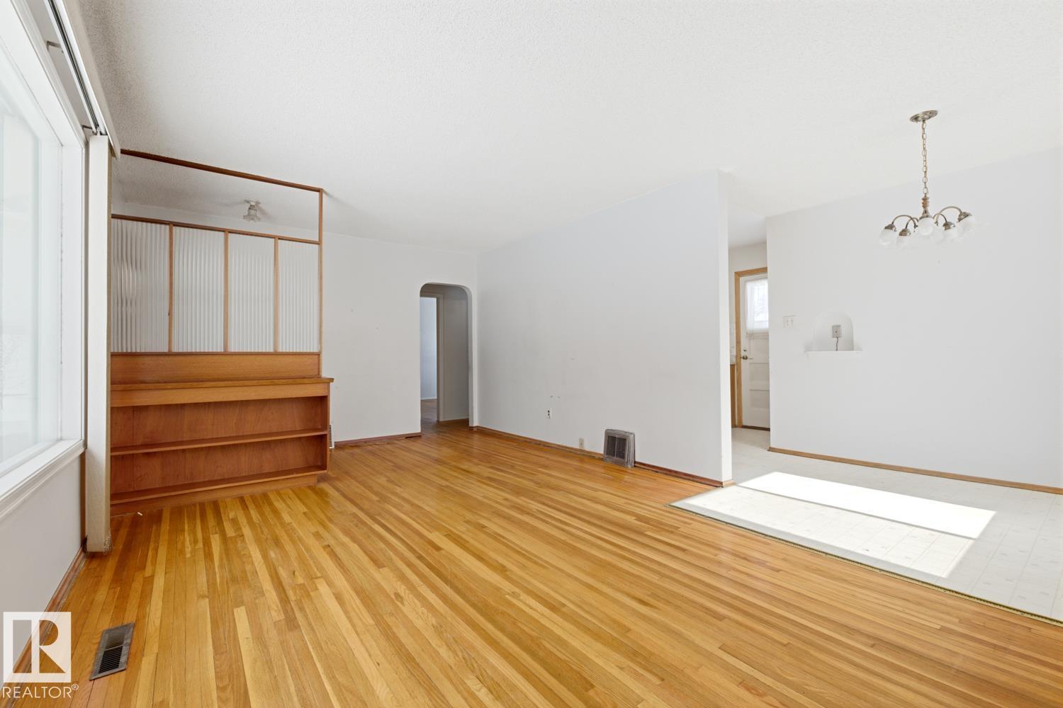 9039 90 ST NW, Edmonton