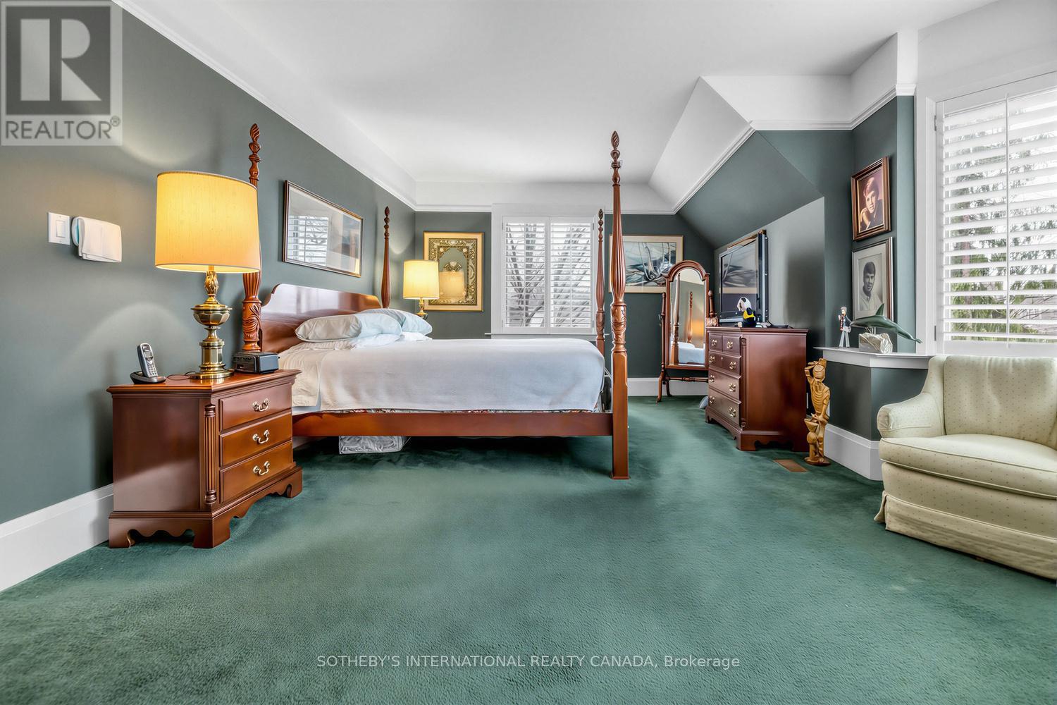 136 ROXBOROUGH DRIVE - 21