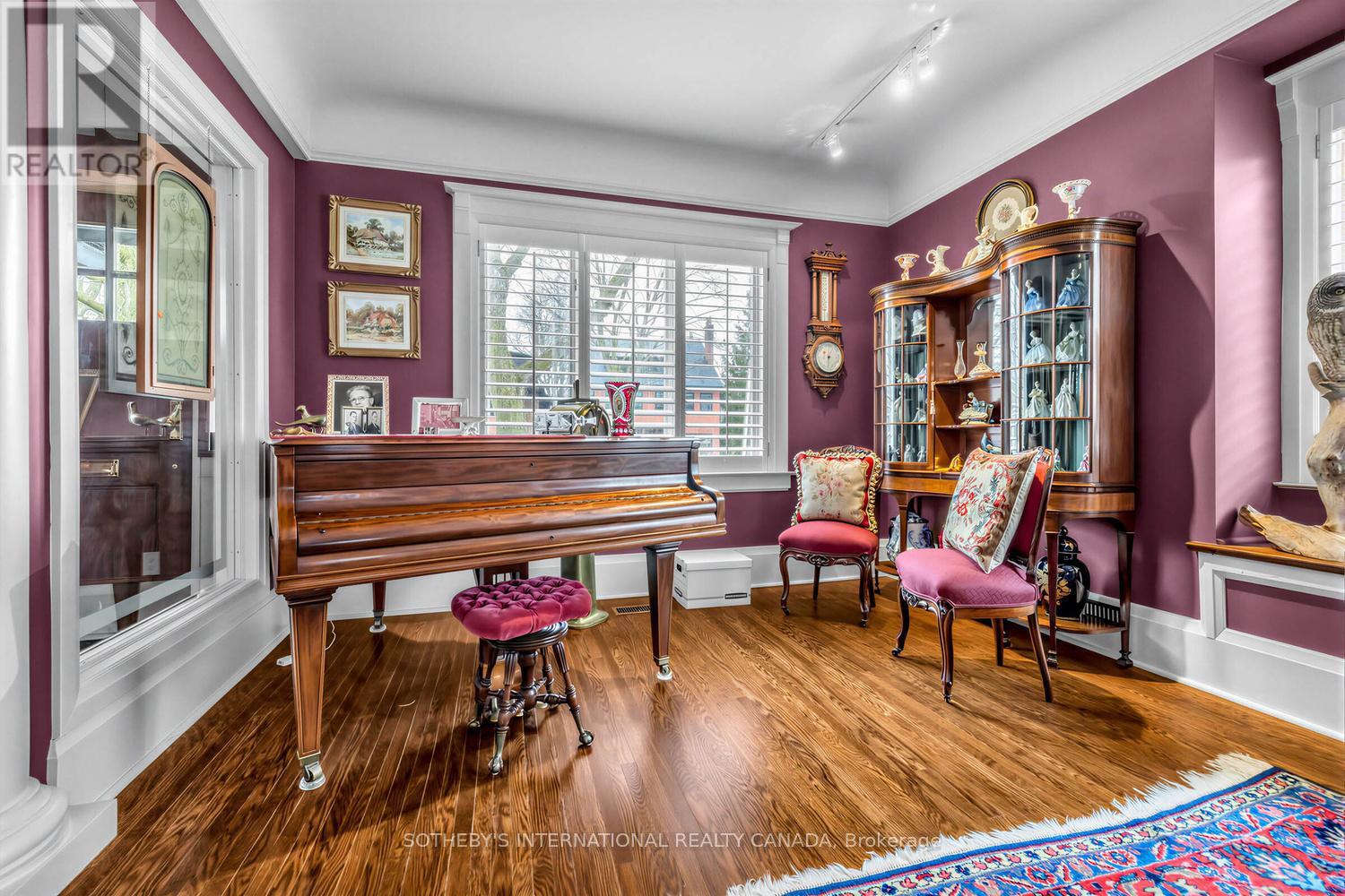 136 ROXBOROUGH DRIVE - 7