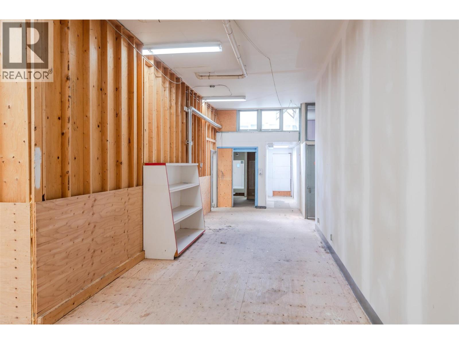  402 Industrial Avenue East, Penticton